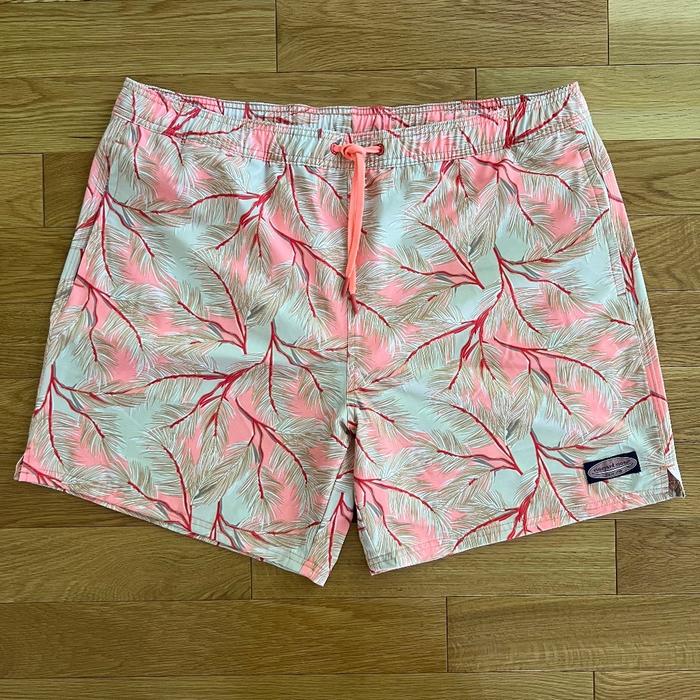 Vineyard Vines 7" Men's Chappy Swim Trunk in Pink Palm Leaf Print